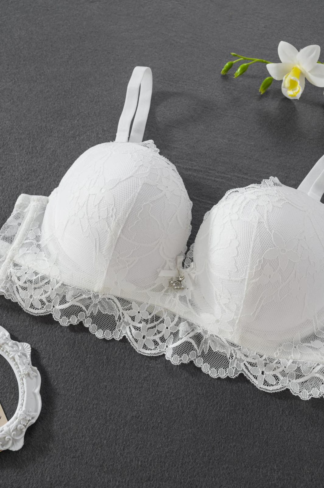 Elegant Lace Bra & Panty Set – Sophisticated, Feminine, and All-Day Comfortable