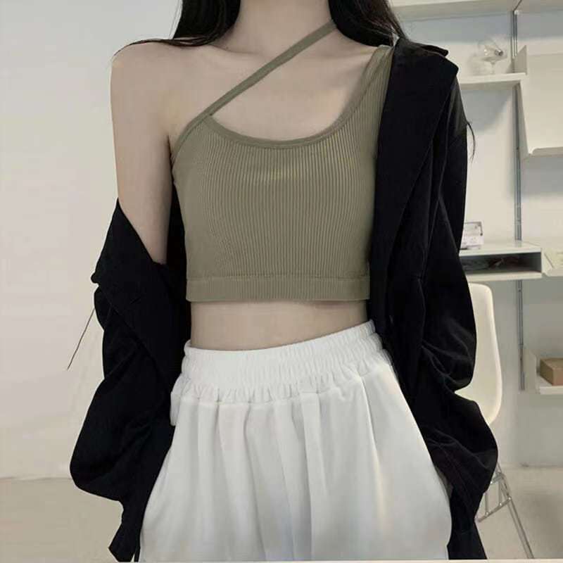 TwistEdge One-Shoulder Crop Top – Minimal Meets Bold
