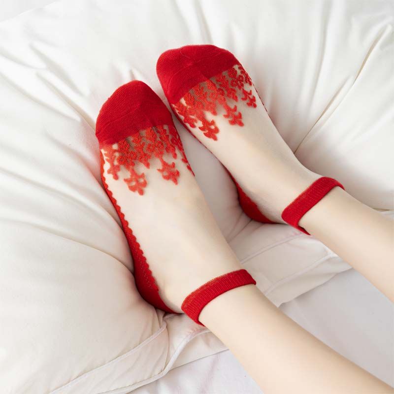 FloraSheer Lace Ankle Socks – Lightweight Elegance with a Delicate Touch