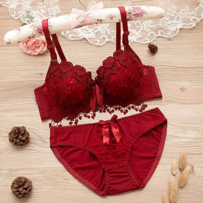 Blossom Lace Floral Bra & Panty Set – Elegant Lace Charm